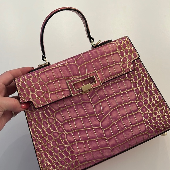 Beautiful Pink Gold Crocodile Print Leather Tote handbag with Gold 10”x8”x3.5”